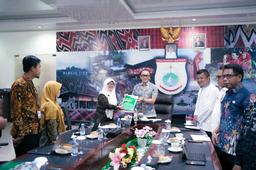 BPS Sulbar Hands Over the Results of the EPSS for 2023 to the Acting Governor of West Sulawesi