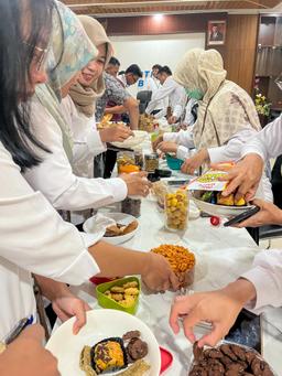 Knitting Friendship through Umami Snacks: BPS Sulbar Holds Halal Bihalal and Eid Culinary Tourism