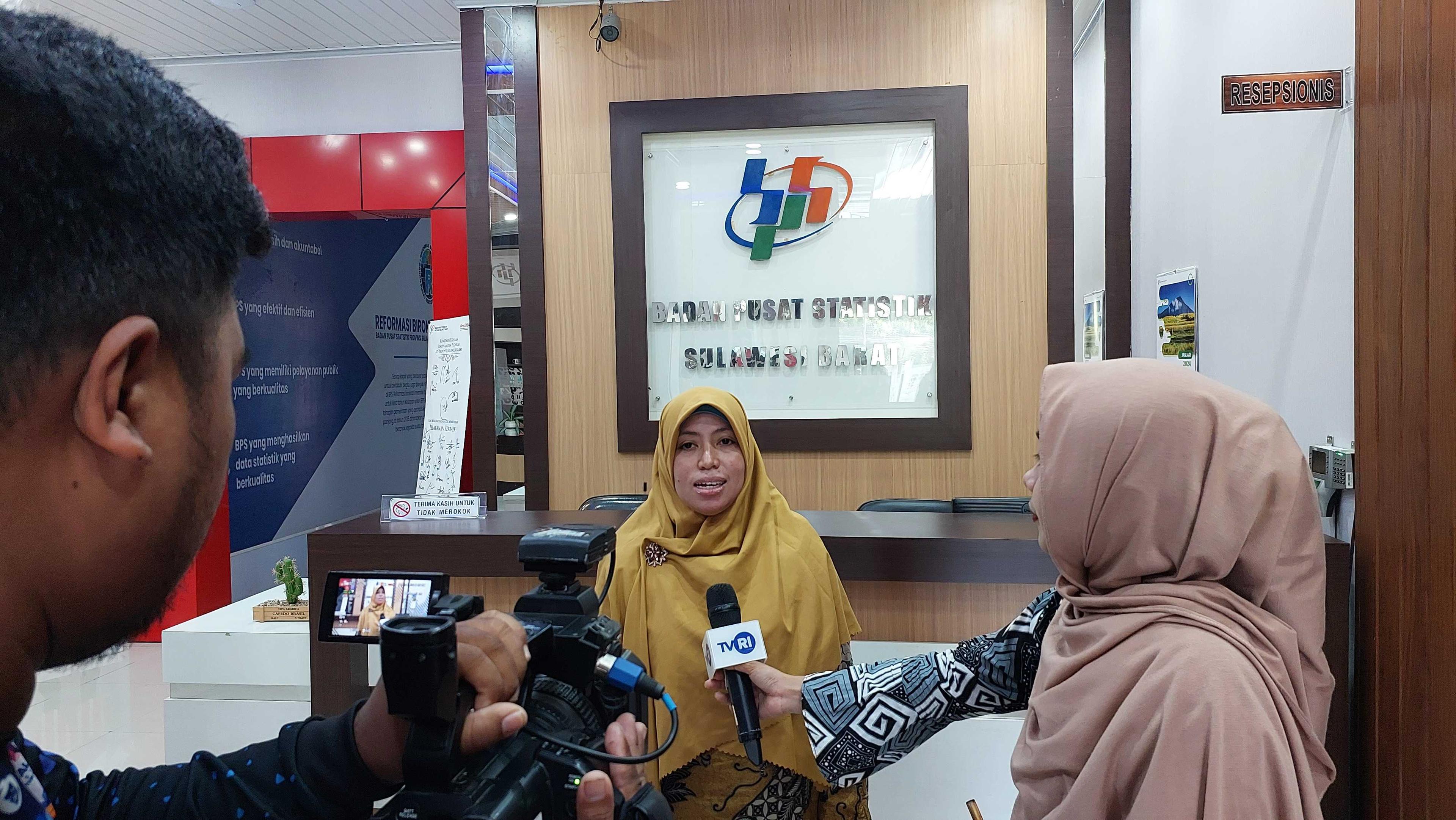 Interviewed by TVRI, BPS Sulbar Explains Mamuju's Year on Year Inflation in December 2023